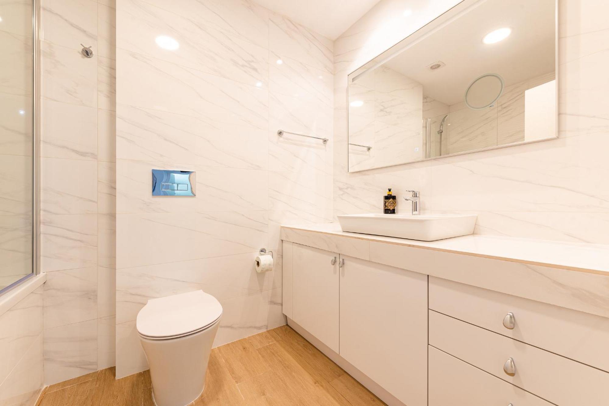 Vanda - Park-View Apartment With Private Balcony Bucarest Exterior foto